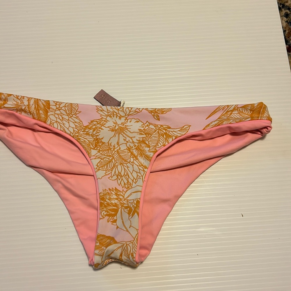 Maaji Signature fit reversible swimsuit, bottom size large NEW